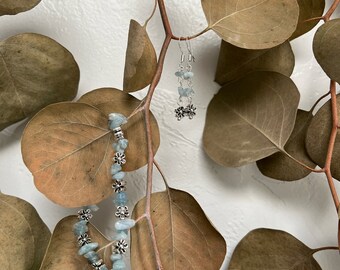 Healing Stone and Daisy Flower Bracelet and Earring / Dainty Earrings / Healing Stone / Trending / Anxiety Relief / Dainty Bracelet