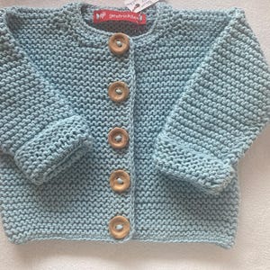 Babyjacke Gr. 68/74 in hellblau aus reiner Baumwolle kraus rechts handgestrickt