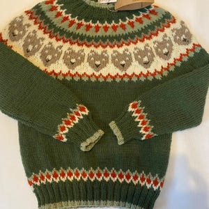 Round neck sweater size 128/134 in green with bear motifs made of pure wool with alpaca hand-knitted