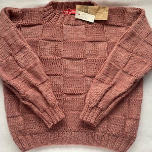 Sweater size 104/110 in blush in a checkerboard pattern made of pure new wool with alpaca hand-knitted