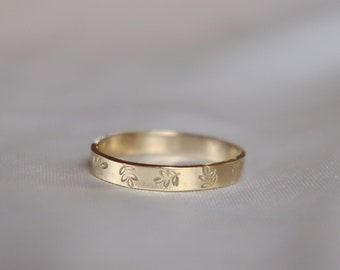 Leaf band ring, leaf ring, gold ring, dainty gold ring, dainty ring, stackable ring, initial ring, personalised ring