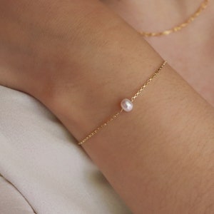 Dainty Pearl bracelet , gold filled bracelet, dainty bracelet, bridesmaid bracelet, bridesmaid gift