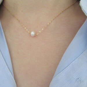 Delicado collar de perlas, collar chapado en oro, regalo de dama de honor