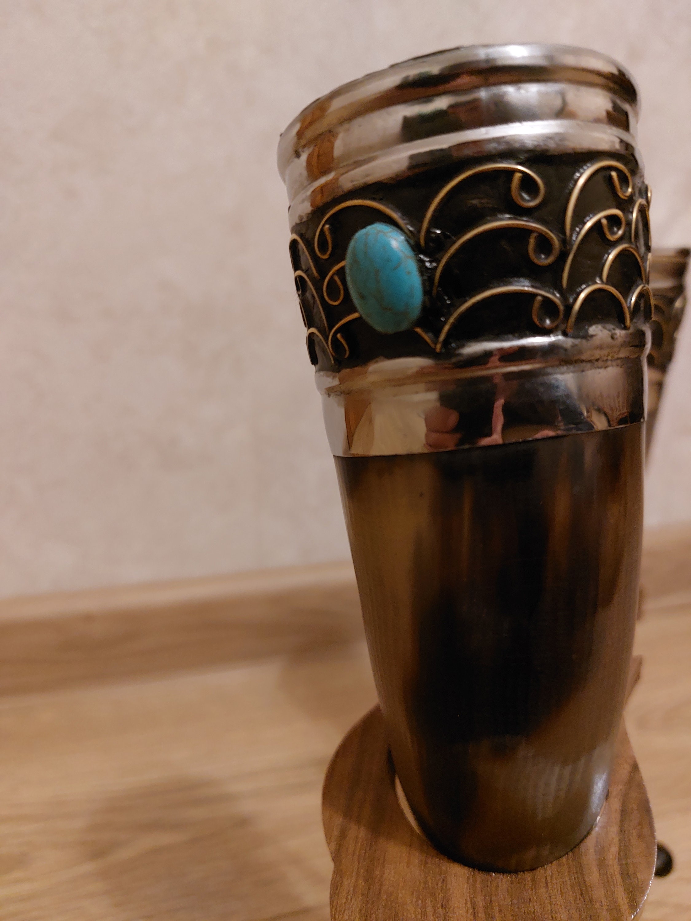 ジョージアの伝統的な手作りの角杯と木製スタンド - Etsy 日本