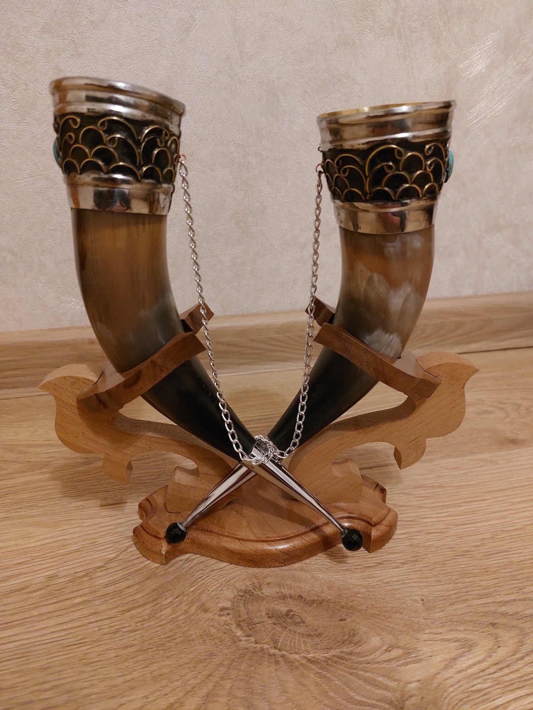 ジョージアの伝統的な手作りの角杯と木製スタンド - Etsy 日本