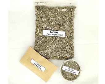 Natural dried catnips: catnip, valerian root and matatabi leaves.