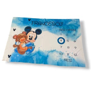 Baby-Monatsdecke - Mickey Mouse Thema - Personalisierter Monatsteppich mit Namen - Originelles Babyparty-Geschenk - Geburtsgeschenkidee