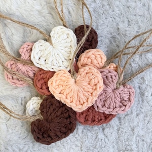 Patron au CROCHET | Petits coeurs suspendus | Décoration coeur