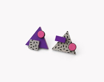 Pendientes asimétricos con diseño de Memphis / Pendientes de botón de madera / Pendientes morados y rosas de los años 80 / Pendientes geométricos triangulares