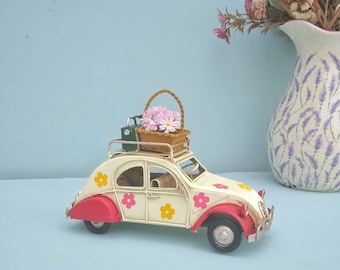 Retro Citroen 2 CV Metallauto mit Gepäckträger und Blumenkorb, Vintage 70er Jahre Stil Käfer Auto