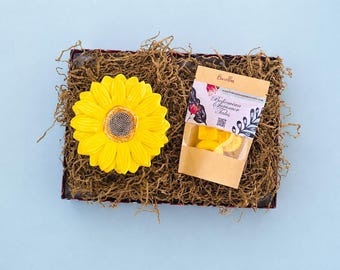 Ceramic Sunflower Burner With Soy Wax Melts Gift Set, Handmade Wax Tart Melter, Aromatherapy Gift For Yoga Studio