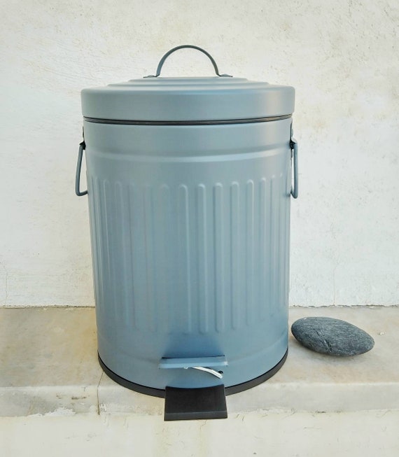 Bidone della spazzatura della fattoria grigio blu, piccolo contenitore in  metallo con decorazione country francese -  Italia