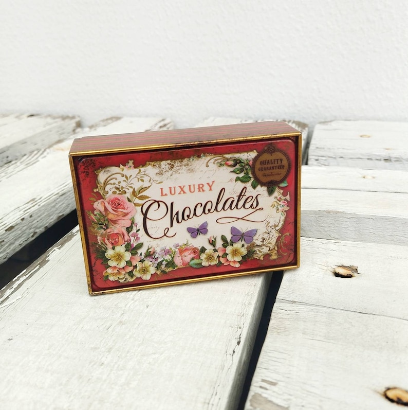Red Small Retro Chocolate Tin Box