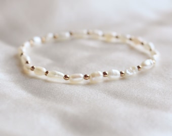 Stretch bracelet with cultured pearls, elastic