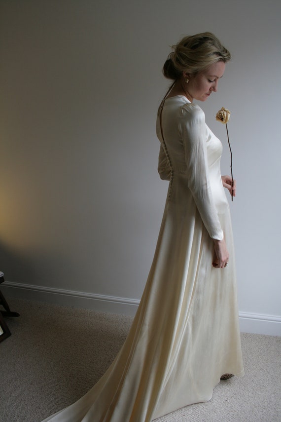 ivory silk wedding dress