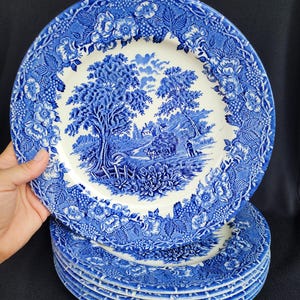 Set of 7 Vintage English Dinner Plates – Blue & White Transferware – 24.5 cm – Countryside Scene