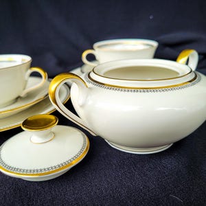 Vintage Bavaria Elfenbein Porzellan Tea Set / 1950s German porcellain / Elegant Gilded Cups & Plates with Sugar Bowl