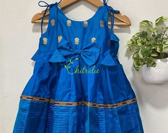 Robe bleue nouée en soie pure pour bébé fille nouveau-né / tenue indienne pour bébé