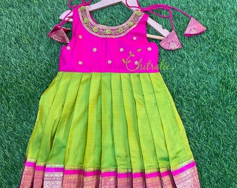 Robe en soie Kanchipuram vert citron et rose fuschia pour tout-petit