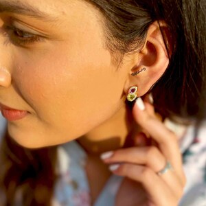 Fervor Boucles d&#39;oreilles péridot améthyste | Boucles d&#39;oreilles péridot améthyste | Boucles d&#39;oreilles avec pierres précieuses en argent | Clous d&#39;oreilles en argent | Clous d&#39;oreilles minimalistes | Clous en argent