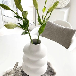 Kimisty Ceramic Off White Vase, Pampas Vase for Decor, Nordic Minimalist Decor for Weddings, Dinner Table, Party, Living Room, Bedroom