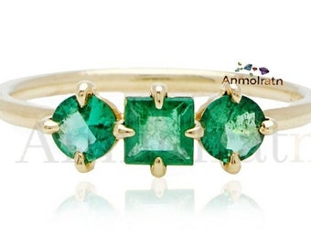 Emerald Square Ring, Tiny Emerald Stacking Gold Ring For Women, Princess Cut Emerald Round Three Stone Ring, Petite Gemstone Ring For Mom,