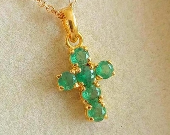 Natuurlijke smaragd kruishanger, verfijnde minimalistische bedel van 14k massief goud en zilver.