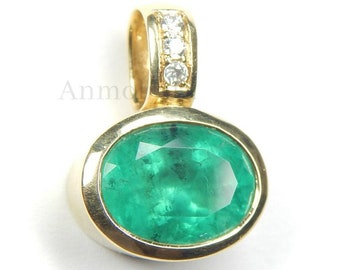 Ovale smaragdgroene hanger met diamant in 14k gouden ringzetting