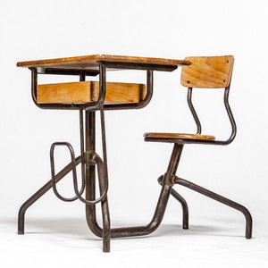 Bureau et chaise d&#39;école d&#39;époque - Ancien bureau d&#39;école français - Industriel des années 1940, décor de design milieu du siècle