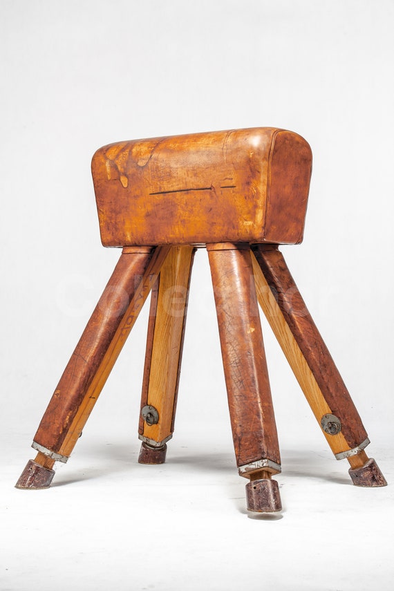 彫刻顔の木製スツール イタリア製1930年代 本革 彫刻顔の木製スツール イタリア製1930年代 本革