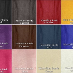 Pode incluir: Uma carta de cores que mostra 12 cores diferentes de tecido de microfibra de camur&ccedil;a. As cores s&atilde;o: preto, carv&atilde;o, cin&aacute;brio, amarelo, roxo, chocolate, azul marinho, mar, rosa quente, blush, creme e branco.