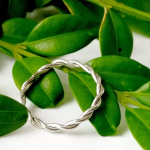 Double Twist Sterling Silver Band 925, 2mm Minimalist Stacking Ring, Delicate Woven Ring, Friendship Gift, 9K Gold Rope Ring, Customised.