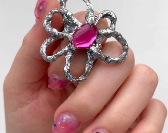Blume geschmolzener Metallring | Rosa Stein handgemachter Ring | Chunky Fairycore Y2K Schmuck | Grunge Blütenblatt Ring | Skulpturale Statement Ring