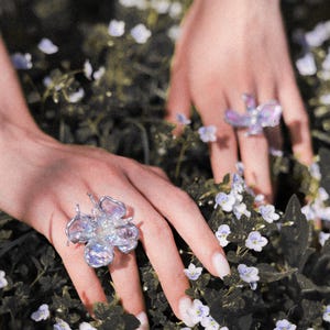 Bague fleur fée irisée 3D | Bijoux surdimensionnés en résine époxy transparente | Bague florale magique faite main