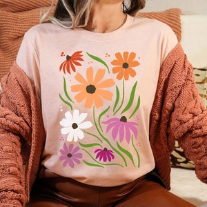 Subtle Lesbian Shirt, discreet Lesbian Flower Shirt, floral Lesbian Pride Shirt, Lesbian Flag Colors Cottagecore Shirt, wlw Wildflower Shirt