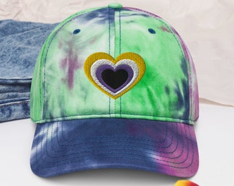 Chapeau tie-dye coeur non binaire, chapeau non binaire, chapeau Pride non binaire, Enby Pride Wear, chapeau doux pour papa NB Pride, accessoires Genderqueer Pride