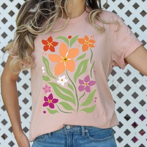 Subtle Lesbian Shirt, discreet Lesbian Flower Shirt, floral Lesbian Pride Shirt, Lesbian Flag Colors Cottagecore Shirt, wlw Wildflower Shirt