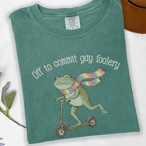 Comfort Colors Gay Frog Shirt, Sarcastic Pride Shirt, Cottagecore LGBTQ Tee-Shirt, Queer Humor Tee, Funny Frog Meme Shirt, Lesbian Gift