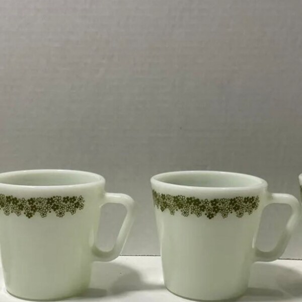 Pyrex spring blossom - crazy daisy milk glass mugs - perfect condition - 2 pc