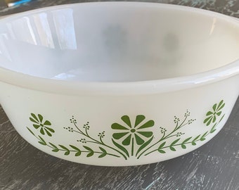 Vintage glasbake green daisy - casserole dish - no lid - round - Immaculate vintage condition