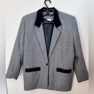 Oversized blazer authentic 90’s - will blend size 13-14