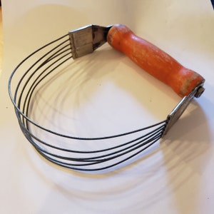 Vintage Androck Pastry Cutter with Red Wood Handle