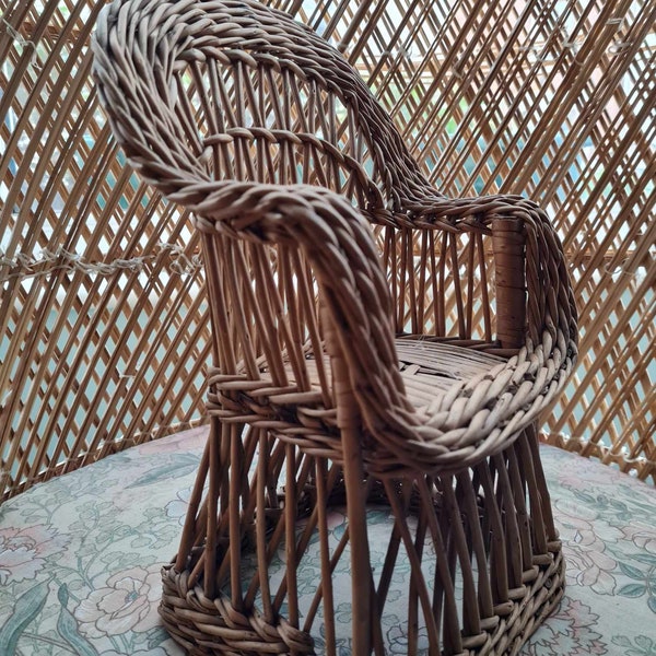 Vintage 1970s Small Wicker Peacock Chair Plant Display Retro Boho Home Living OOAK