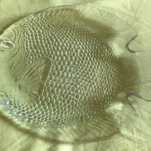 Vintage 1970s Arcoroc clear glass fish plate