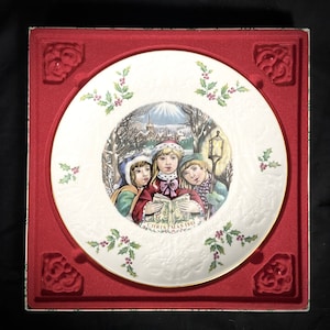 80s vintage decorative Christmas Plate by Royal Doulton.