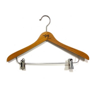 70s 80s vintage wooden coat hanger with trouser clips. Gentleman coat hanger. Retro hanger by Union Golf.