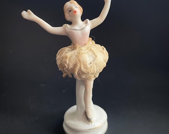 ソ連ロシアのロモノーソフ製ミニチュアシマリスとリスの磁器の置物