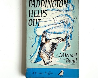Livro vintage de 1969 Paddington Helps Out, de Michael Bond. Um jovem papagaio-do-mar.