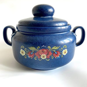 Winterling Schwarzenbach Bavaria Germany soup tureen. Blue lidded pot with floral folk pattern.