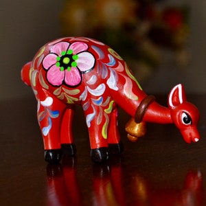 Brand New Hand Painted In Peru South America Ceramic Alpaca Grazing - Red